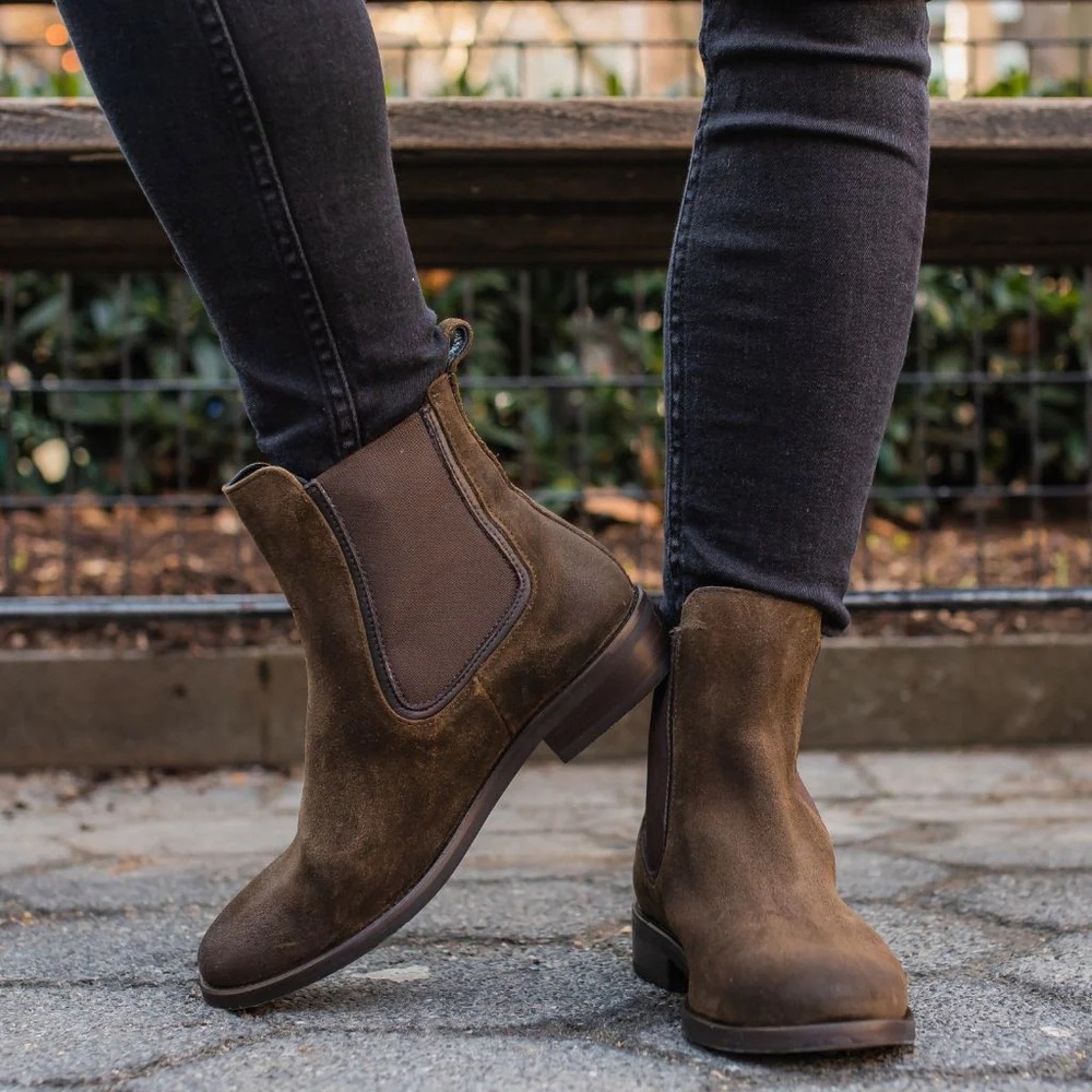 Thursday chocolate Chelsea boots women’s size 9